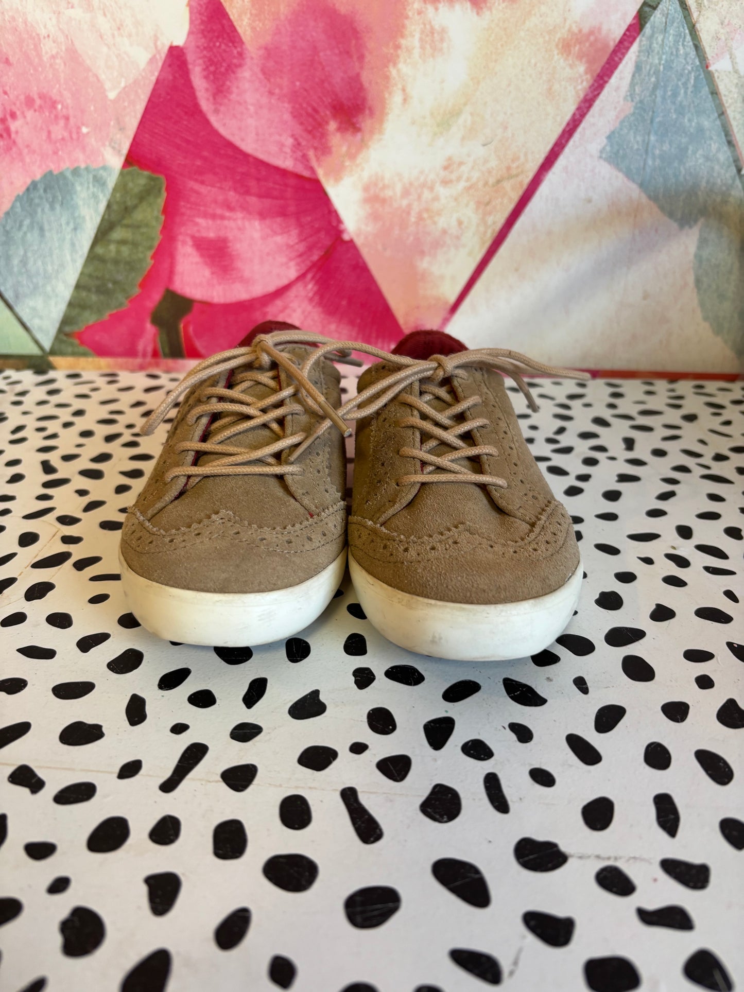 Hanna Andersson tan Edvard suede oxford sneakers. Size 10.