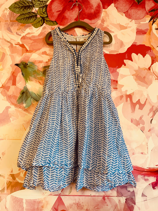 Vineyard Vines blue & white sleeveless dress in herringbone pattern. Size 7/8.