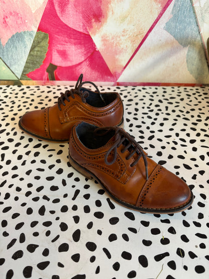 Bruno Marc brown classic Oxford dress shoes.  Size 10.