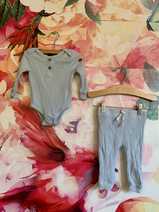 Seven For All Mankind light blue ribbed long sleeve romper & joggers. Size 3-6m.