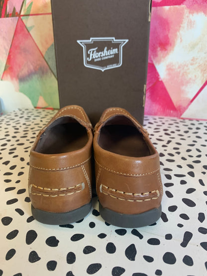 Florsheim saddle tan Jasper Venetian leather slip on loafers. Size 2. Comes in original box.