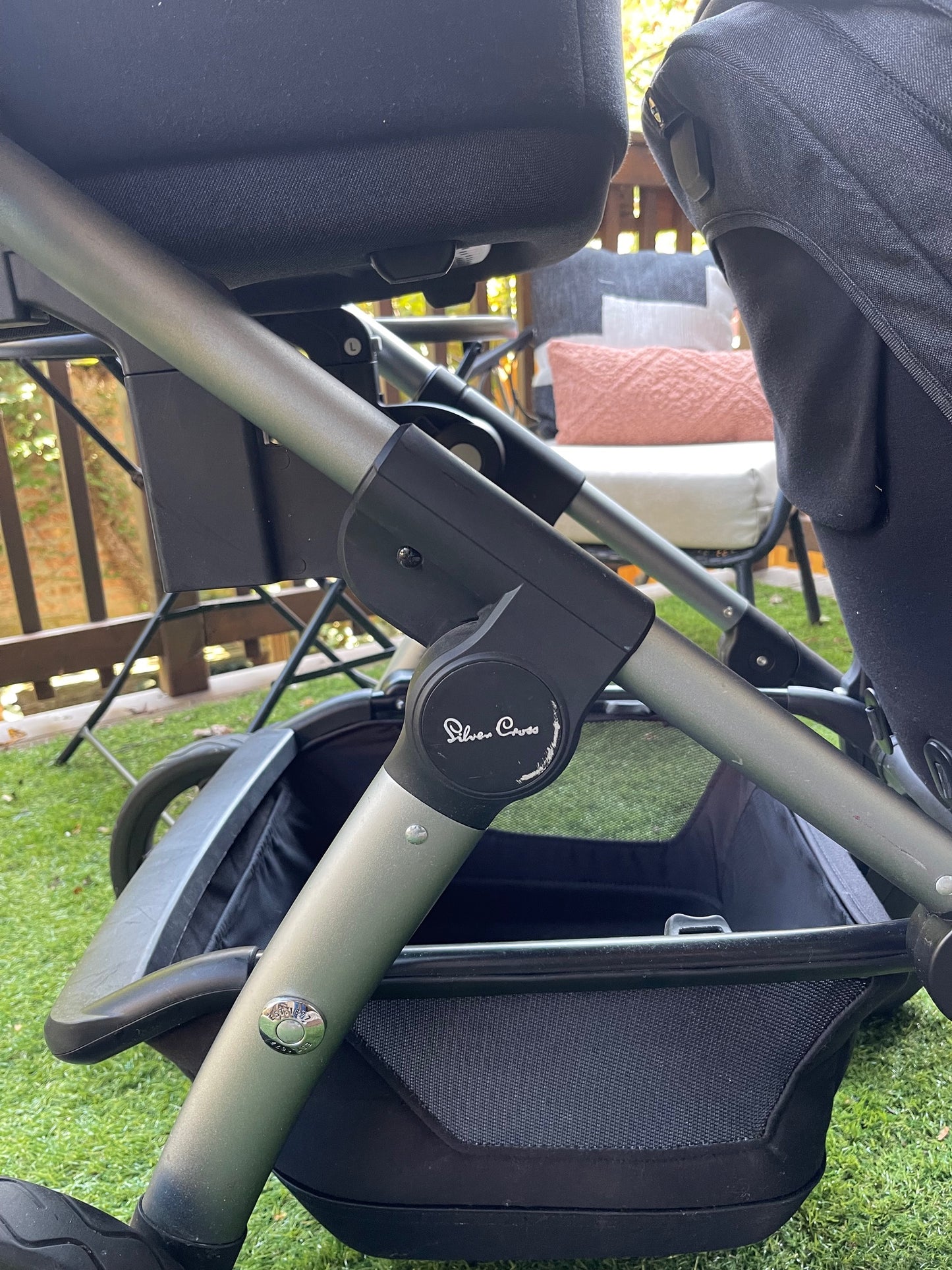 Silver Cross Wave Single-to-Double stroller (2017 model) in like new condition. Includes main seat, bassinet, cup holder. Also brand new rain covers & mosquito nets.*NOT AVAILABLE TO SHIP. PICK UP IN CHICAGO ONLY*. Second seat available for extra $300