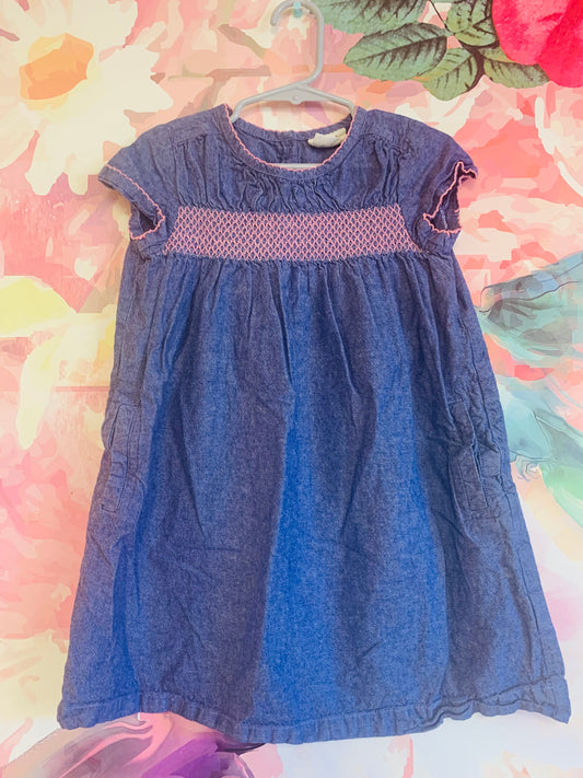 Mini Boden purple short sleeve 100% cotton dress with pink stitching & pockets. Size 5/6