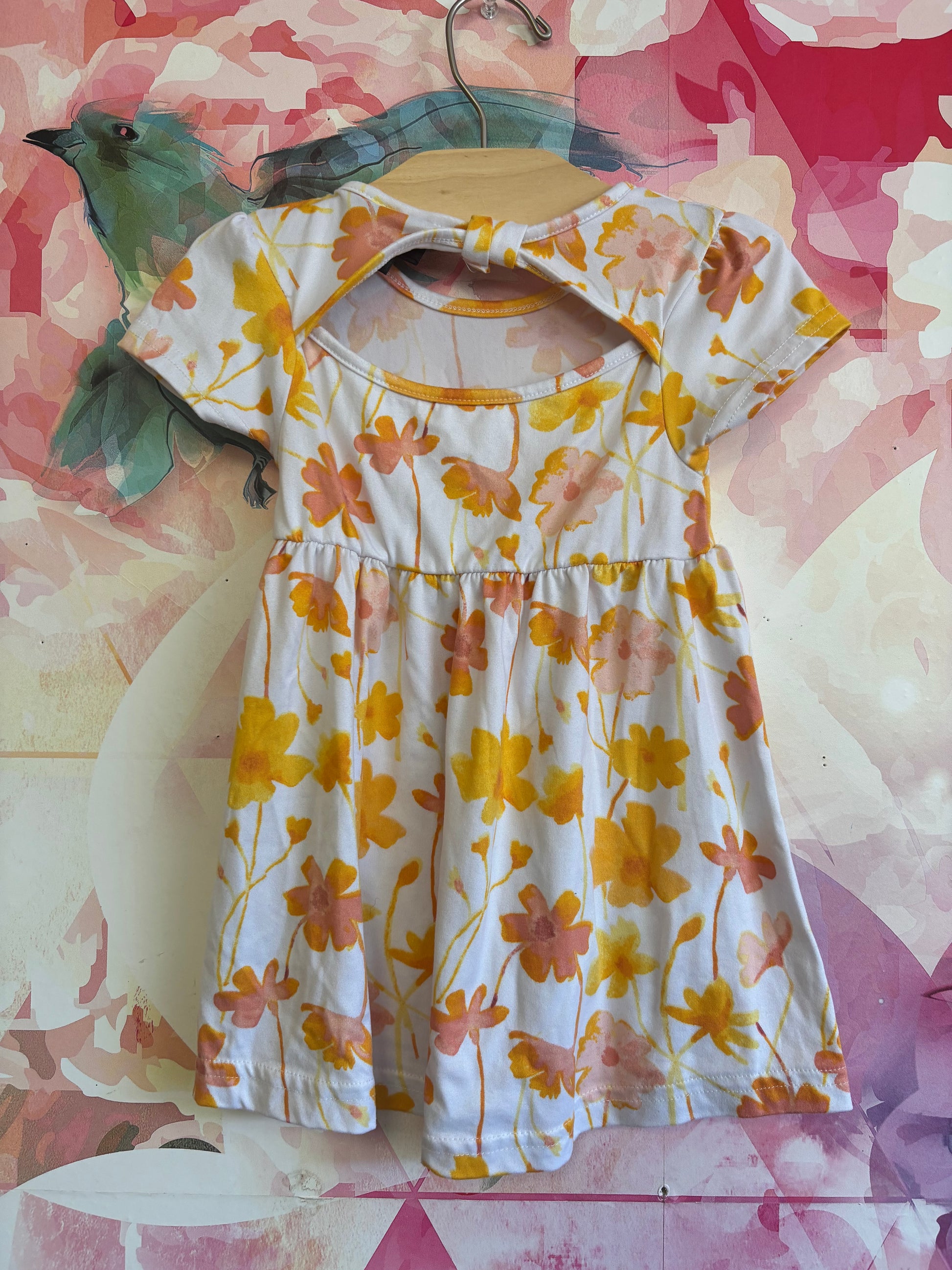 Picapino White dress with yellow & pink flowers. Cap sleeves and small cutout on back. Size 18-24m. Picapino White dress with yellow & pink flowers. Cap sleeves and small cutout on back. Size 18-24m.