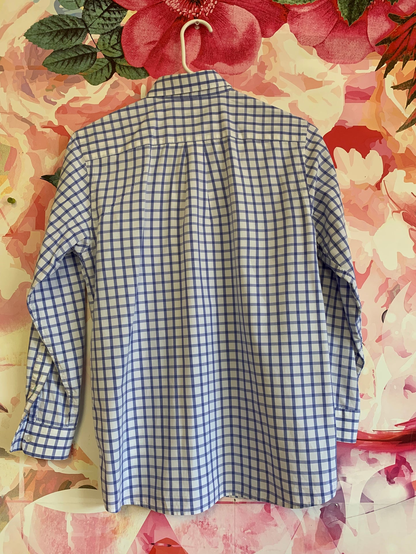 Vineyard Vines blue & white checkered long sleeve button down shirt. 100% cotton. Size 12/14.