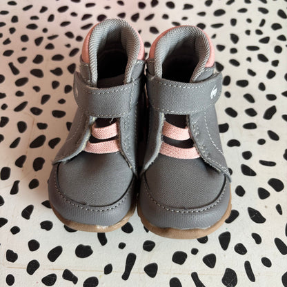 See Kai Run grey winter boots with pink elastic faux laces. Never worn. Size 5.