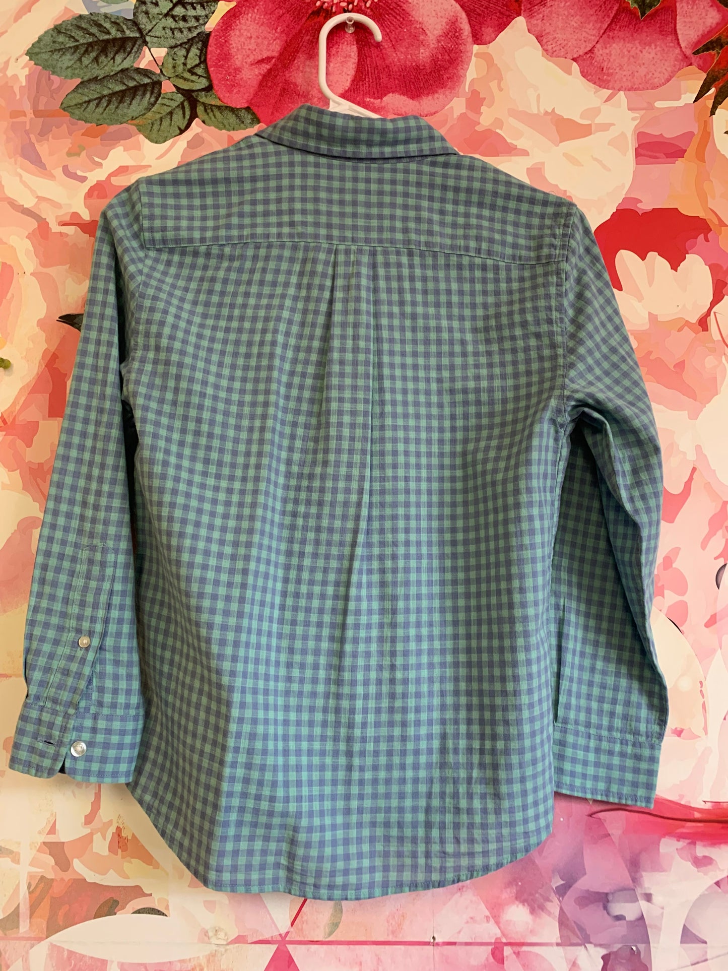 Vineyard Vines blue & green small checkered button down shirt. 100% cotton. Size 8/10