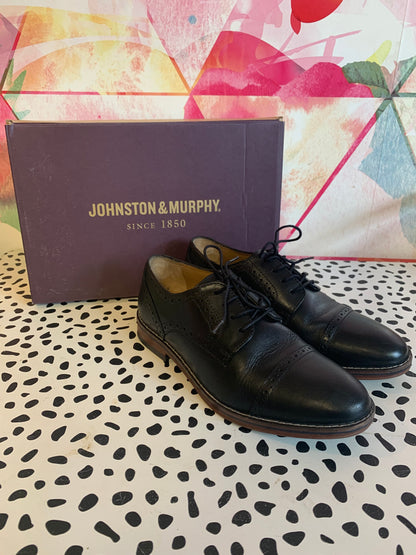 Johnston & Murphy black leather Conrad cap toe dress shoes. Size 3. Comes in original box.