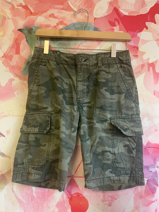 Gap green camo cargo shorts with adjustable waist. Size 16.