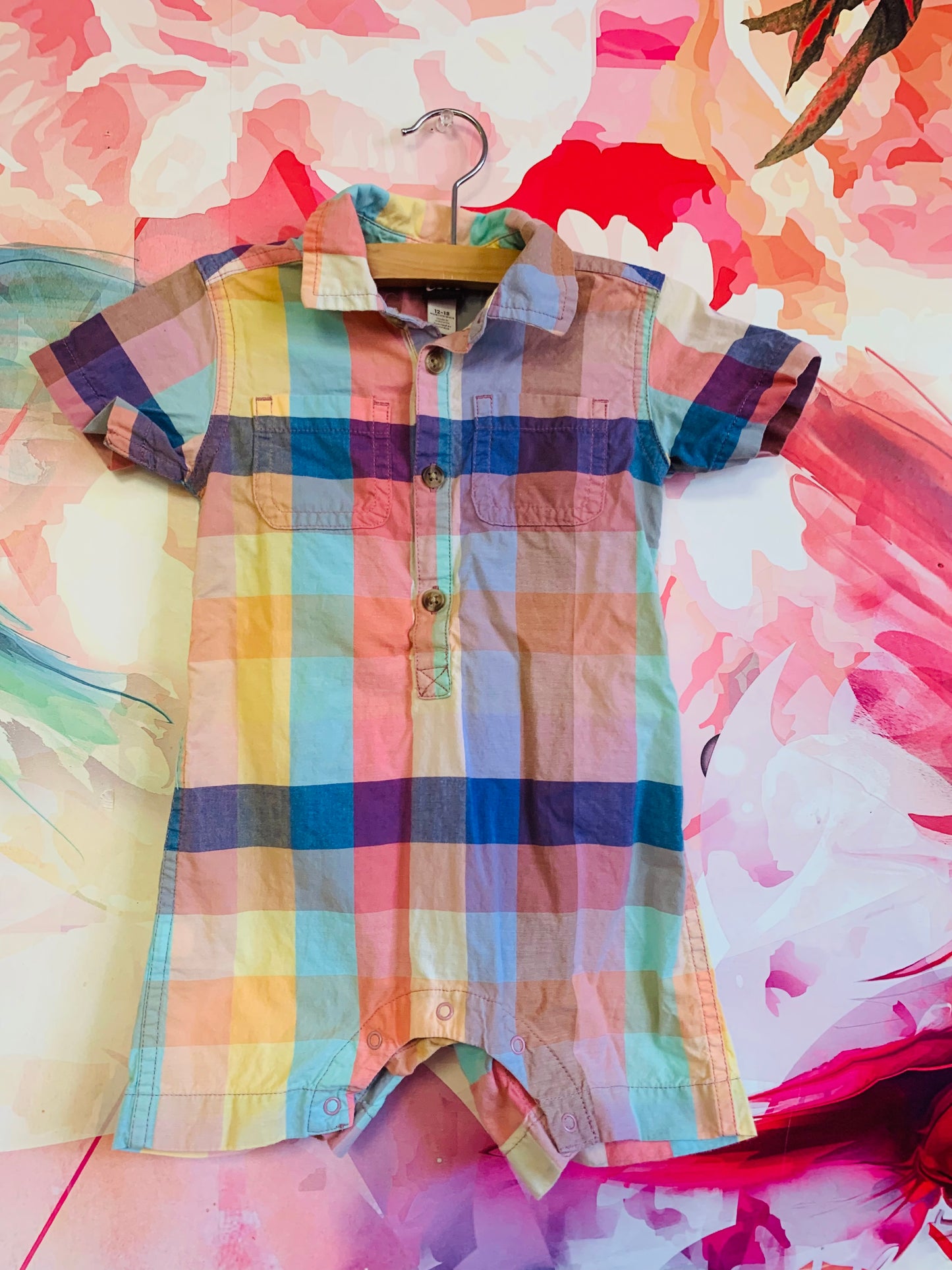 Tea Collection colorful plaid shirt sleeve romper with snaps & buttons and front pockets. Size 12-18m