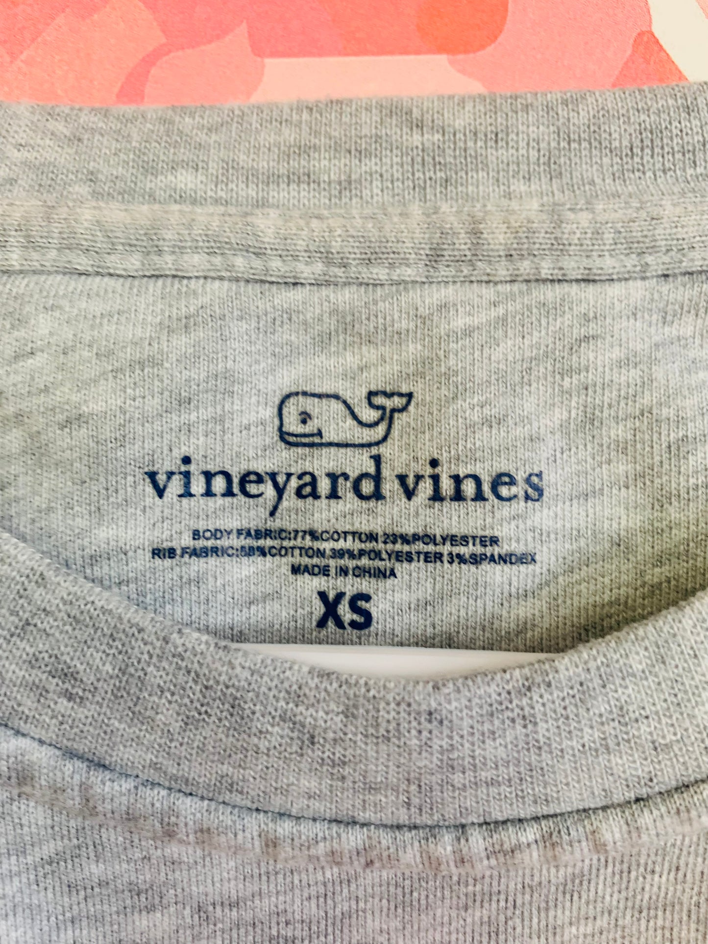 Vineyard Vines grey crewneck sweatshirt with logo on front. Size XS adult.