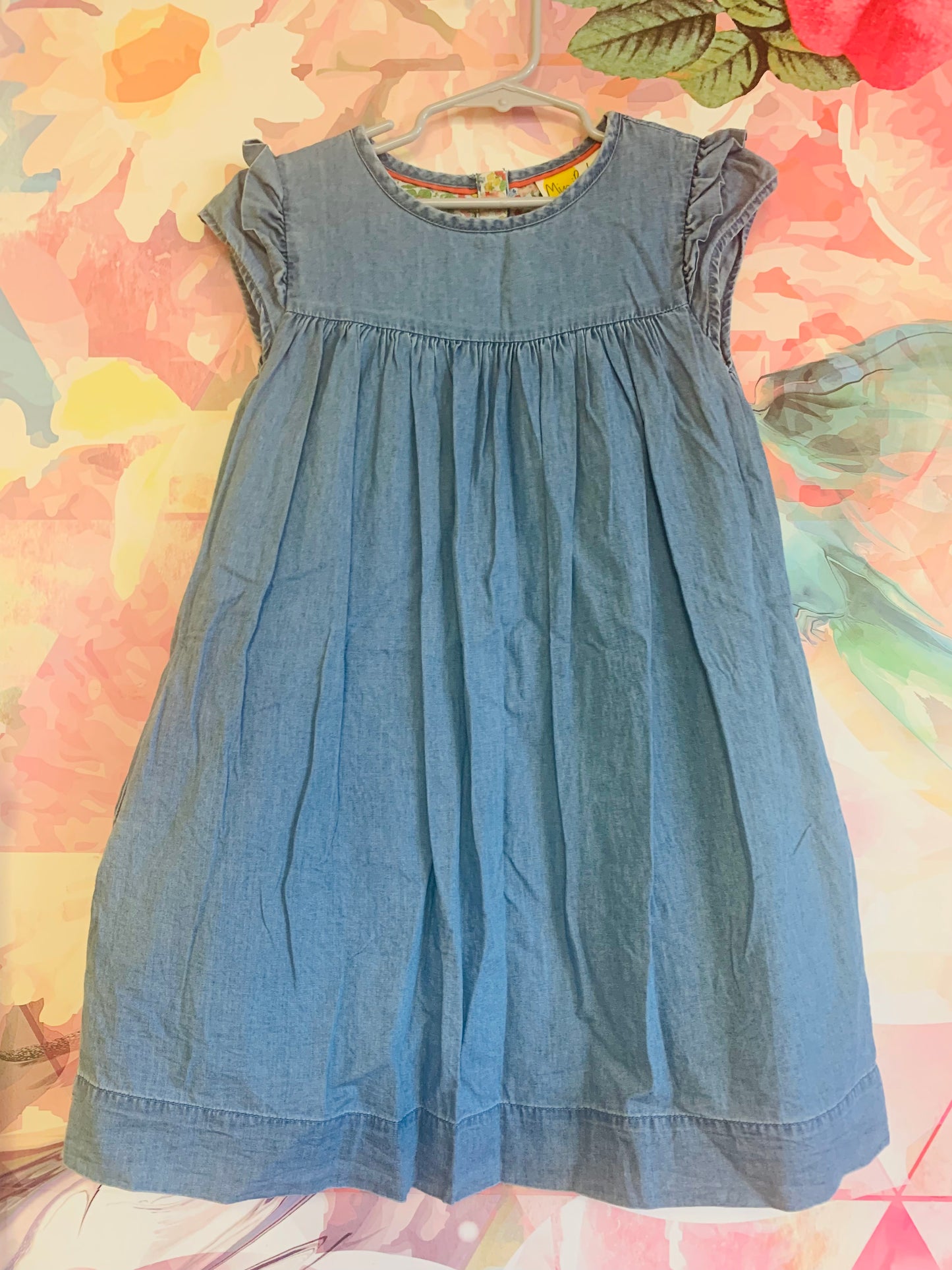 Mini Boden light blue short sleeve dress with floral lining & pockets. Size 7/8