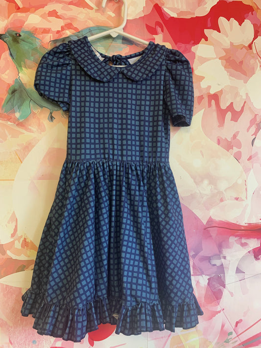 girlhood blue short sleeve dress with Peter pan collar & full skirt. Keyhole tie at back or neck. Size 4/5T