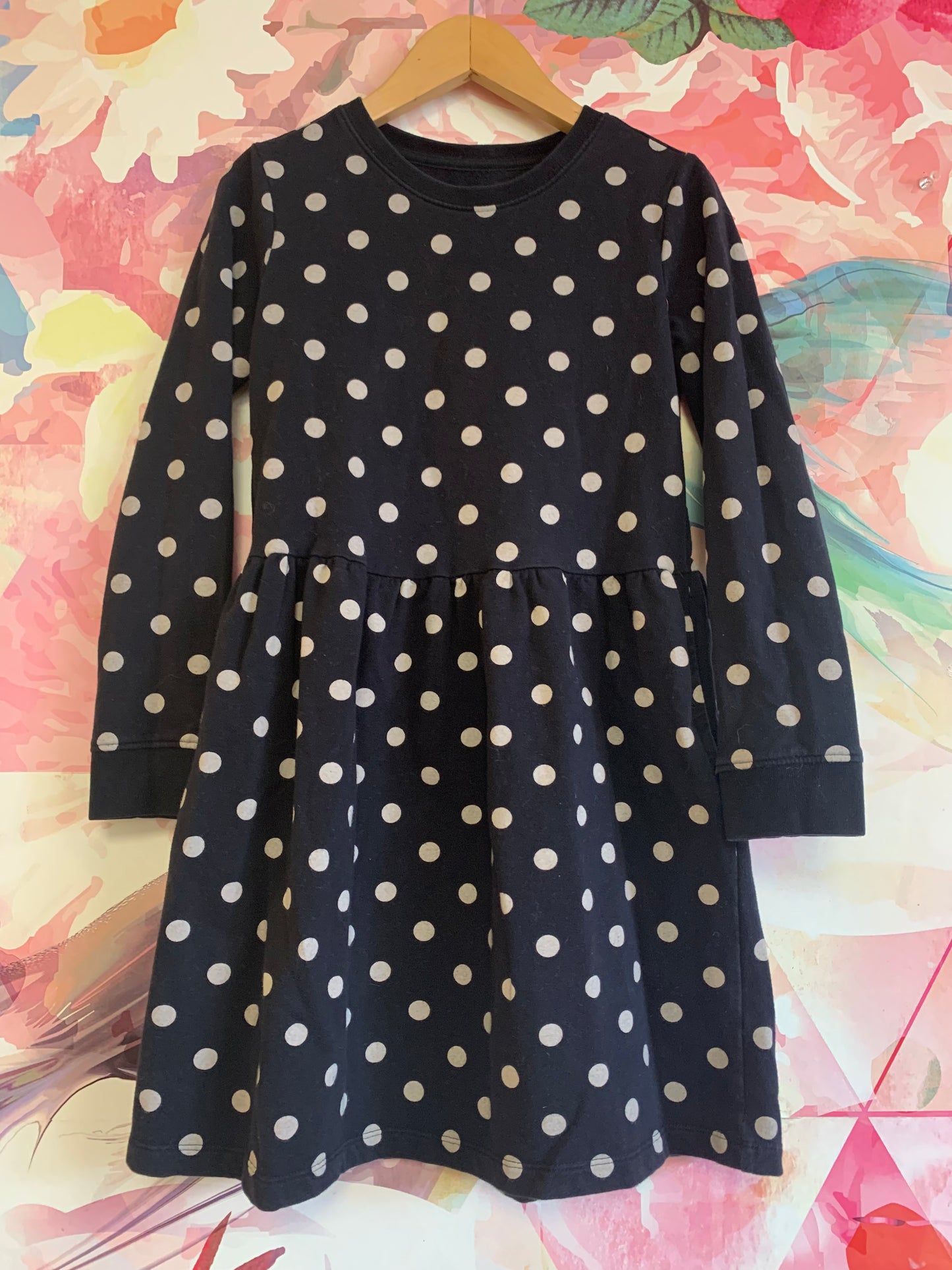 Primary black swingy sweatshirt dress with white polka dots & pockets. Size 8/9