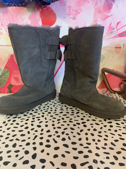 Ugg grey tall winter boots with two bows on back. Size 6.