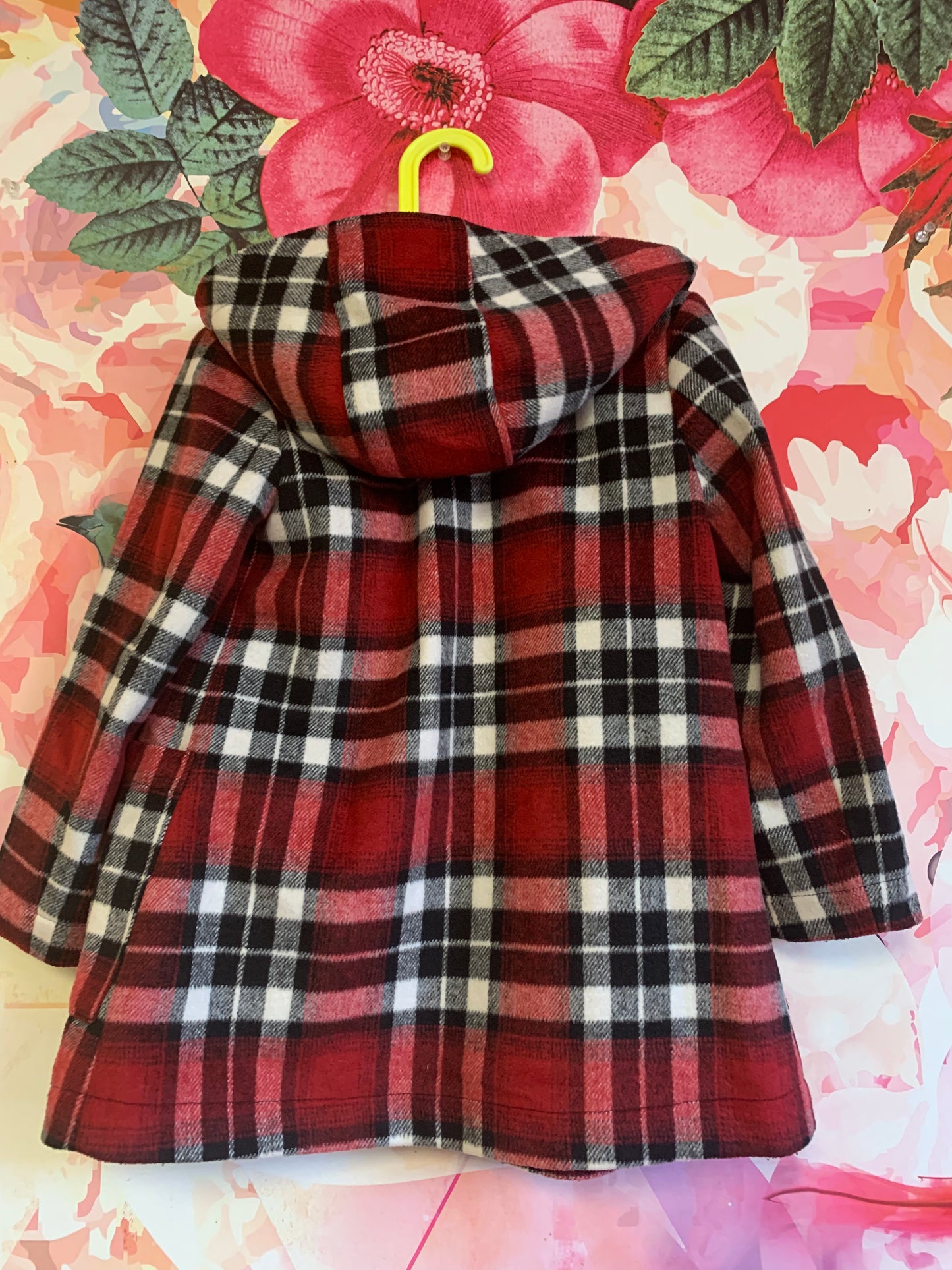 United Colors of Benetton red, black, white plaid hooded jacket. Zipper & toggle closure. Size 6/7.