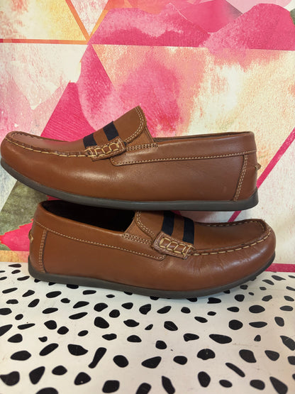 Florsheim shoes. New in box. Saddle Tan Jasperson Strap loafers. Size 4M.