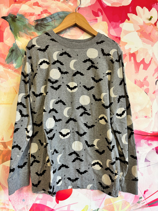 Hanna Andersson Halloween grey long sleeve shirt with moons & bats. Size 10