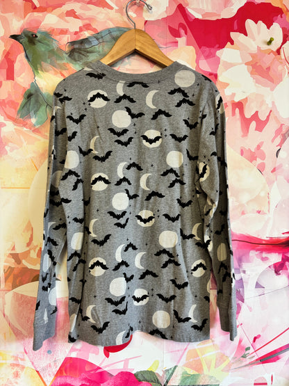 Hanna Andersson Halloween grey long sleeve shirt with moons & bats. Size 10
