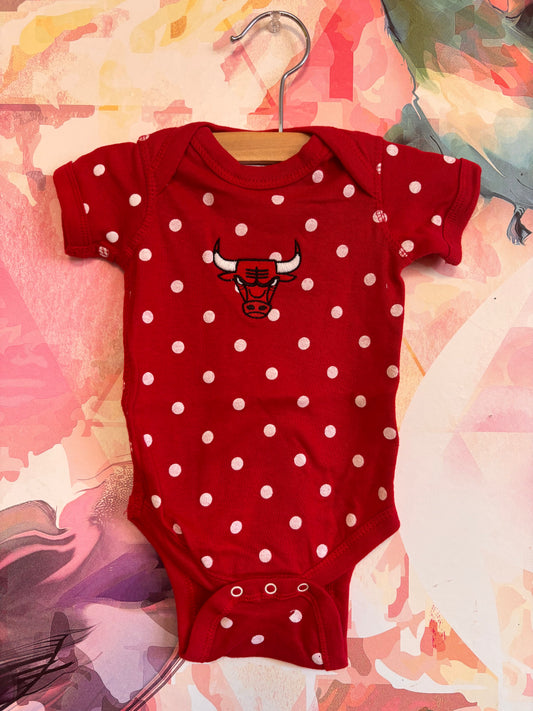 Chicago Bulls red polka dot onesie with logo. Size 0-3m / NB *NEW WITH TAGS* 4 available