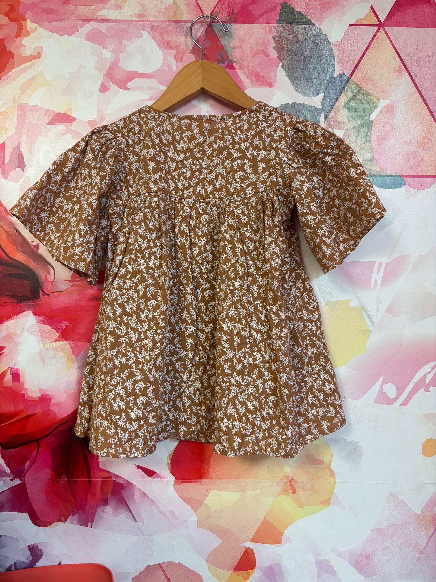 Vignette beige short sleeve top with white flowers. Size 5T. NEW WITH TAGS