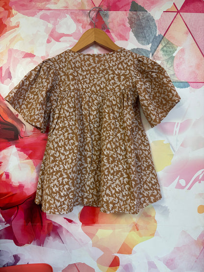 Vignette beige short sleeve top with white flowers. Size 5T. NEW WITH TAGS