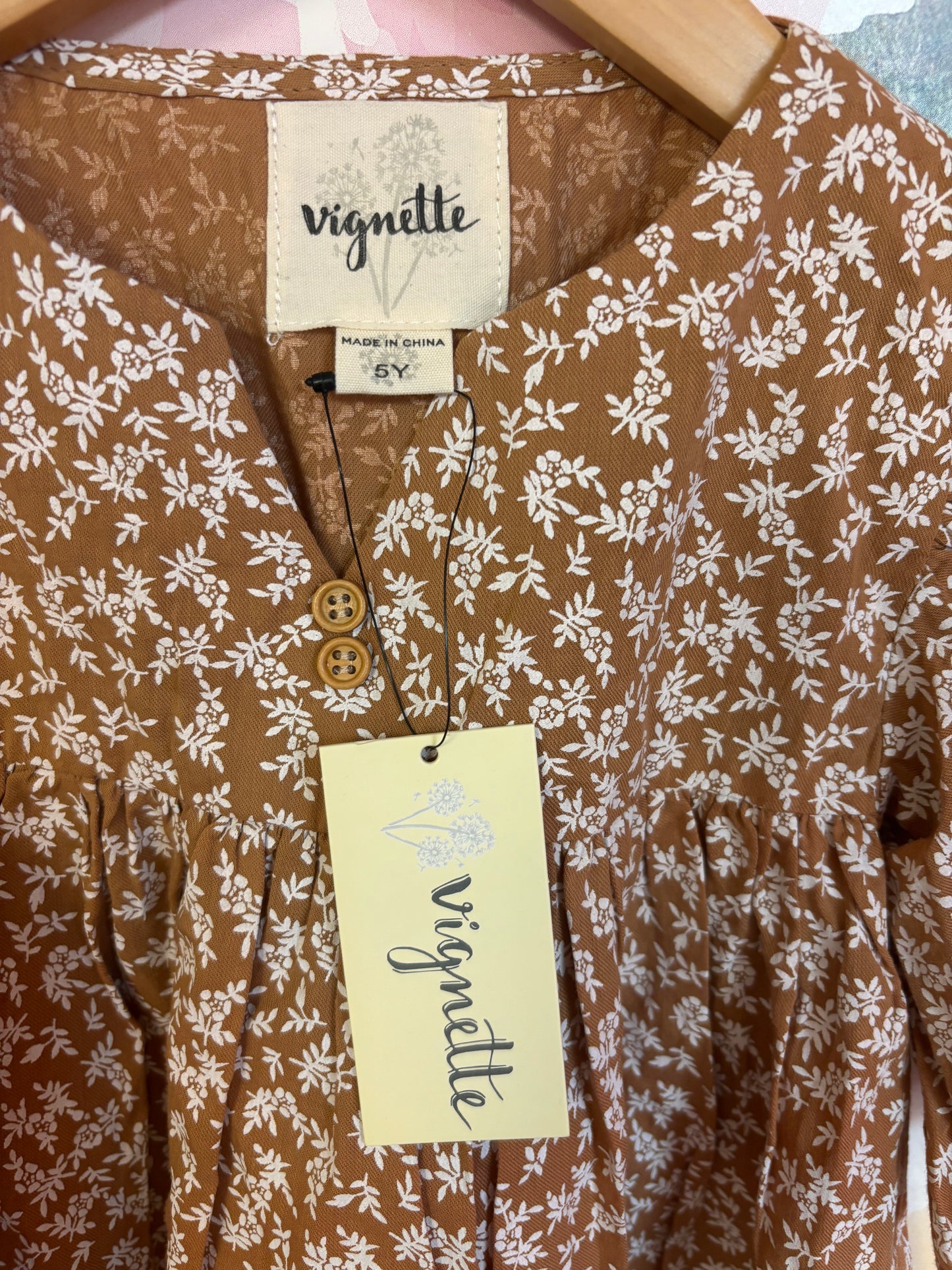 Vignette beige short sleeve top with white flowers. Size 5T. NEW WITH TAGS